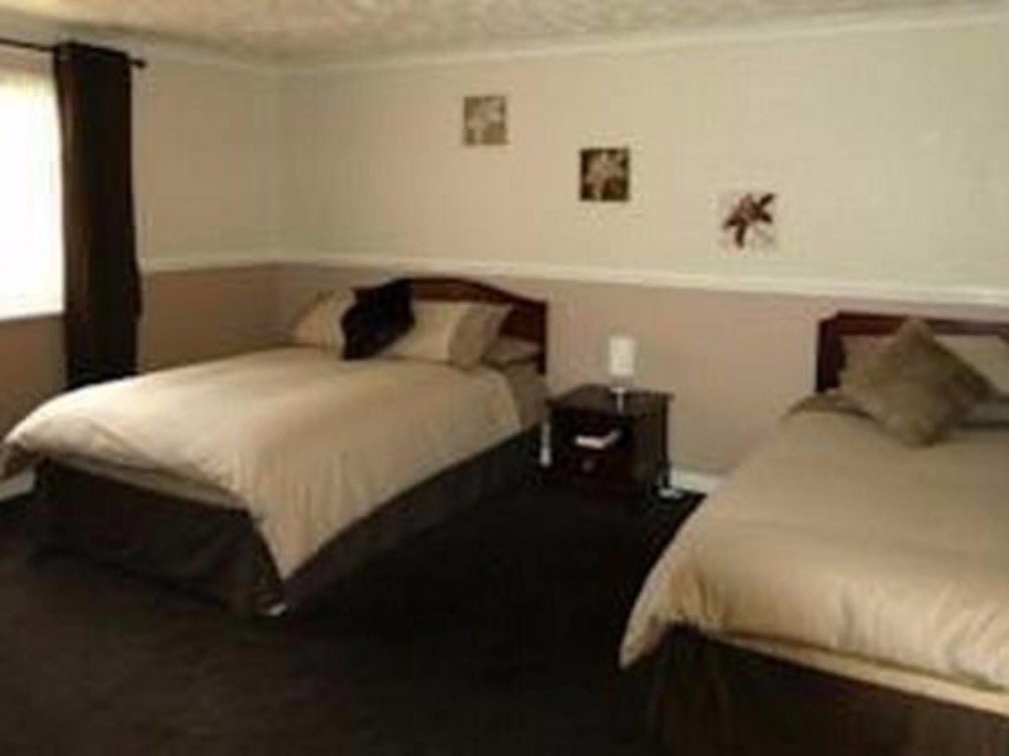 The Townhead Hotel Локърби Екстериор снимка